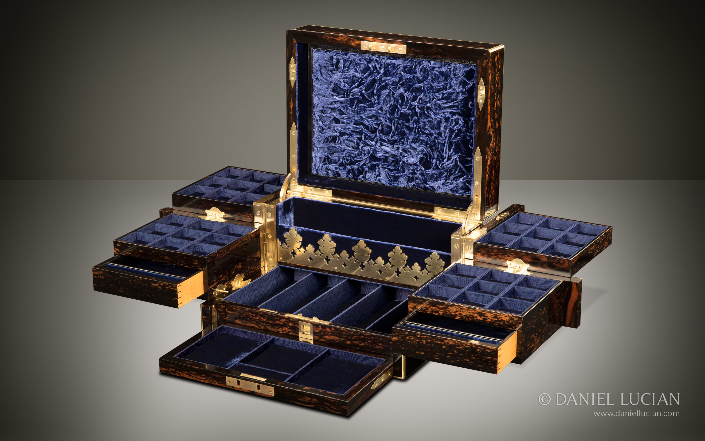 Antique Jewellery Box in Coromandel with Betjemann Patent Mechanism, by Jenner & Knewstub.