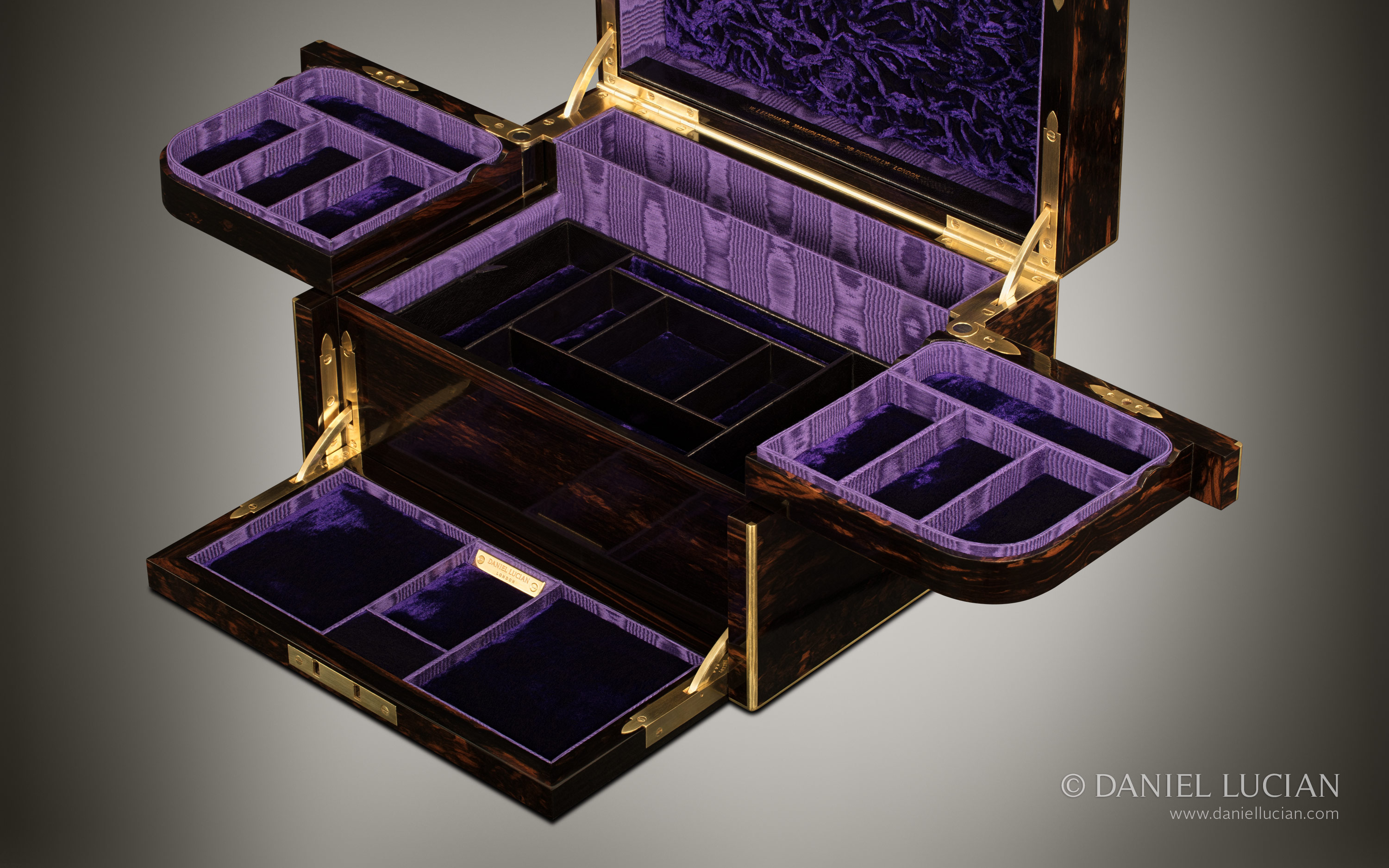 Antique Jewellery Box in Coromandel with Betjemann Patent ‘Automatic’ Mechanism, by William Leuchars.